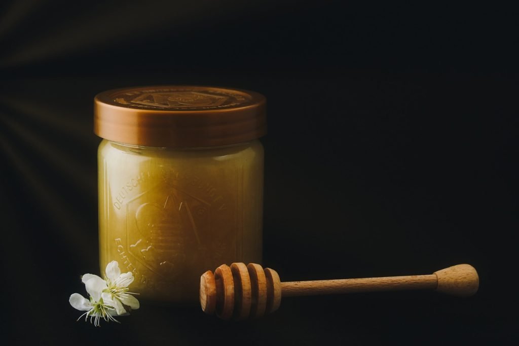 5 prednosti surovega medu 3 honey 5043708 1280